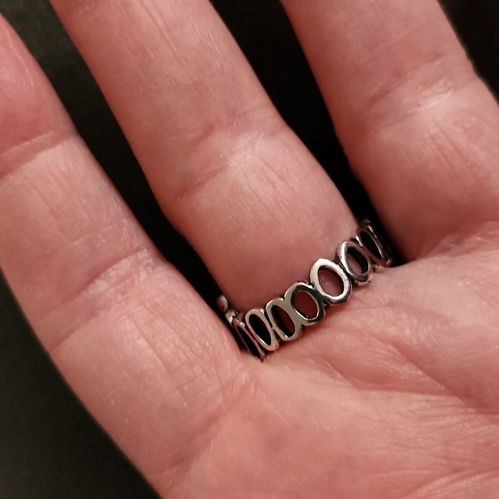 NEW- RING, SIZE 9 - Picture 3 of 7